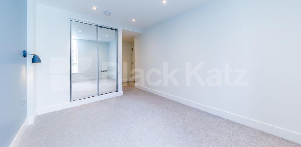 			LUXURY NEW 3 BED, 3 BATH WITH BALCONY!, 3 Bedroom, 1 bath, 1 reception Flat			 Cliff Villas, CAMDEN